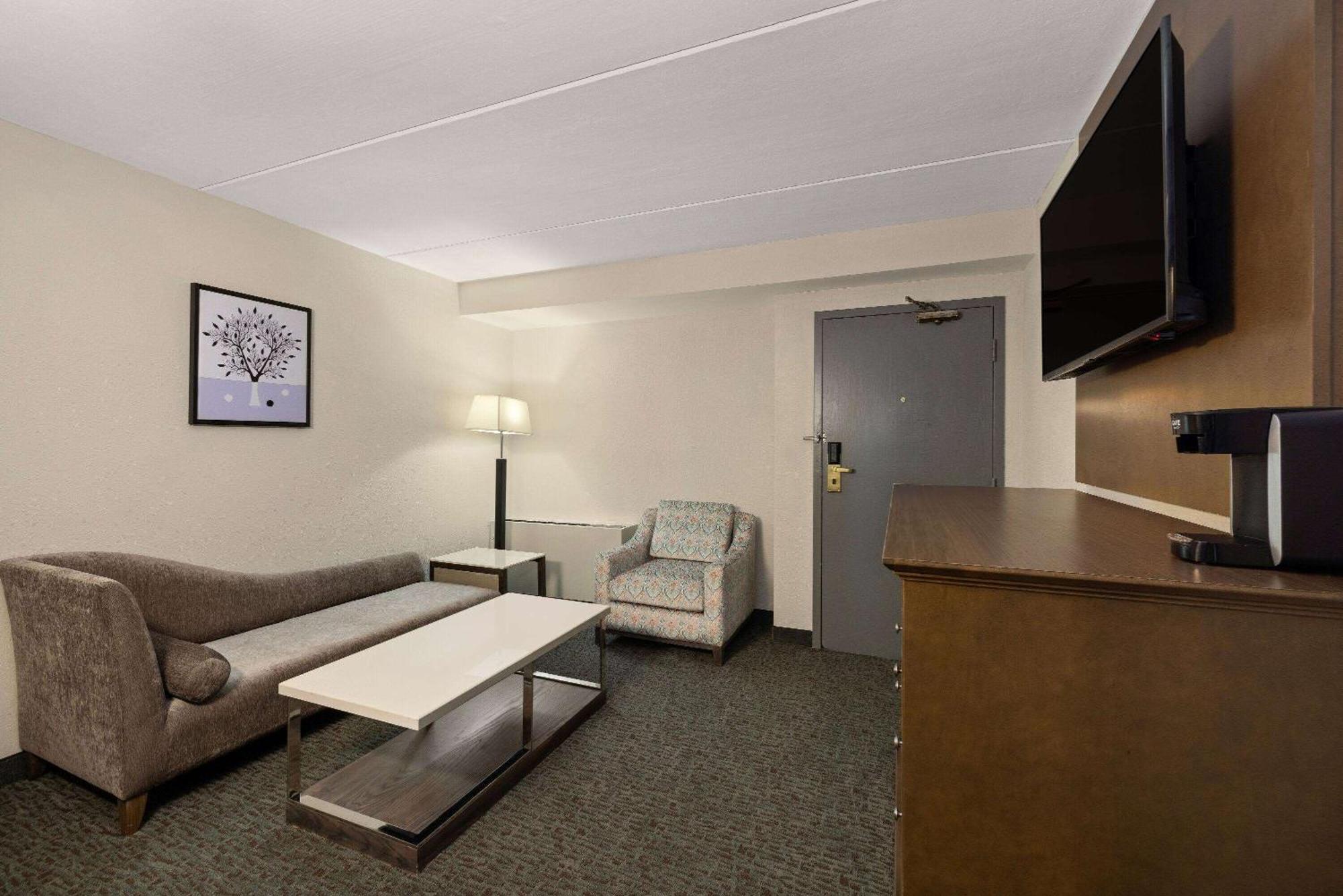 Baymont By Wyndham Shakopee Hotell Exteriör bild