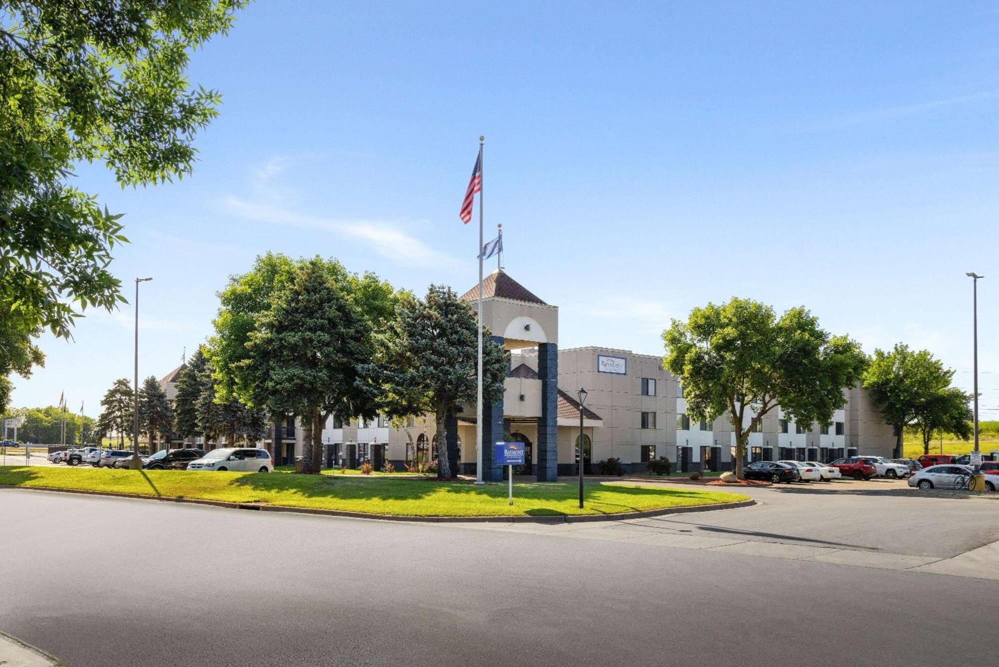 Baymont By Wyndham Shakopee Hotell Exteriör bild